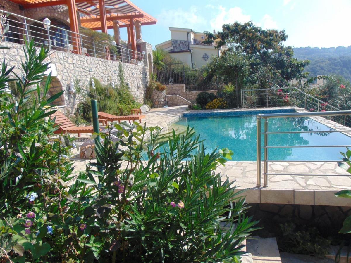 Vila Vito Apartment Добра вода Екстериор снимка