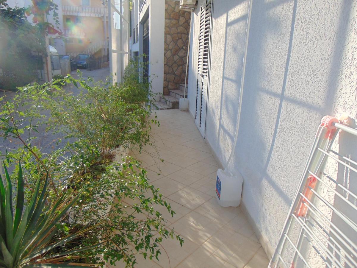 Vila Vito Apartment Добра вода Екстериор снимка