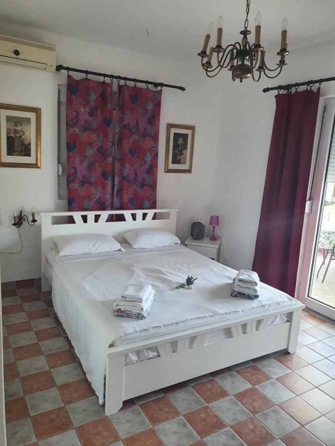 Vila Vito Apartment Добра вода Екстериор снимка