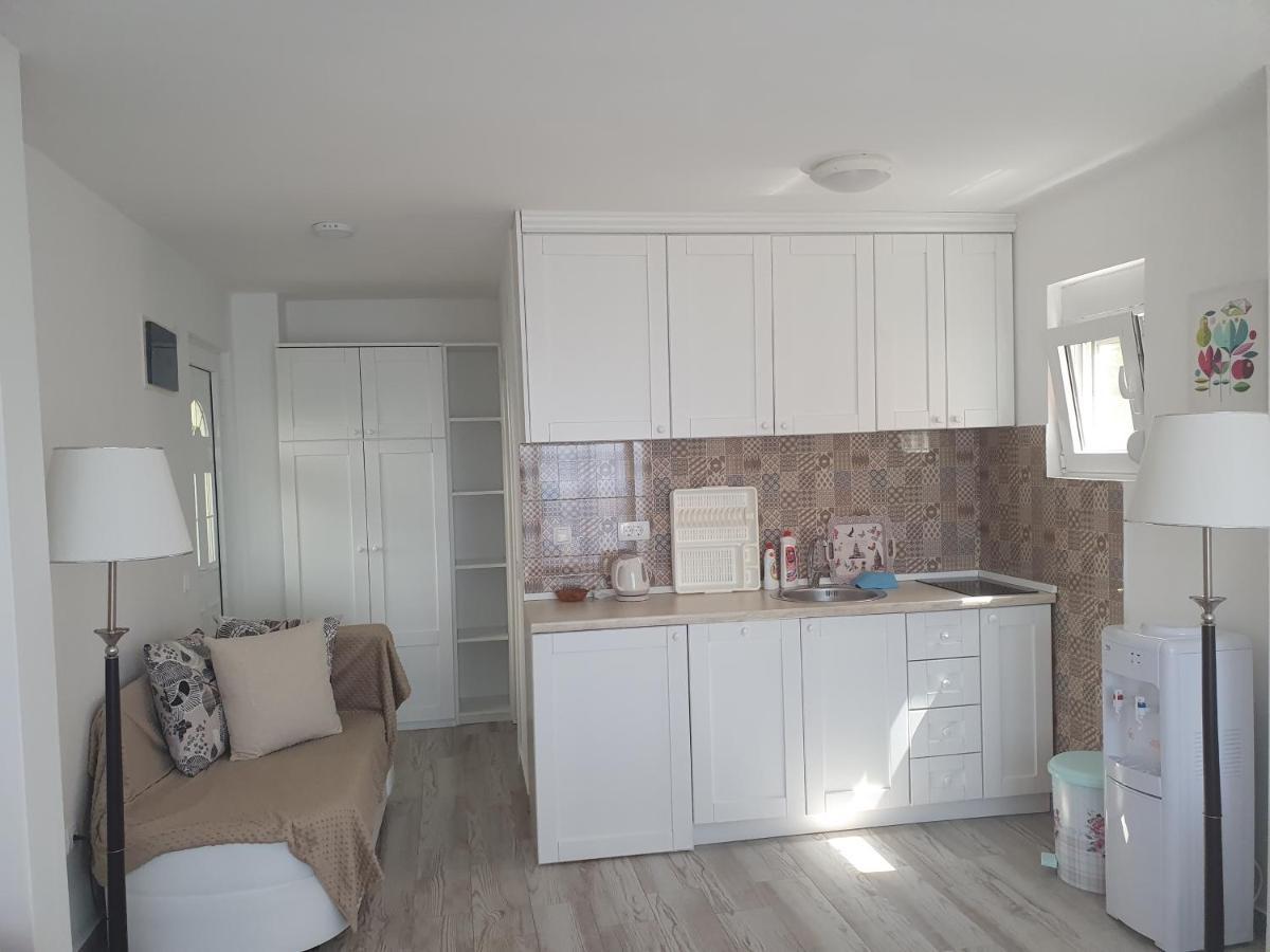 Vila Vito Apartment Добра вода Екстериор снимка