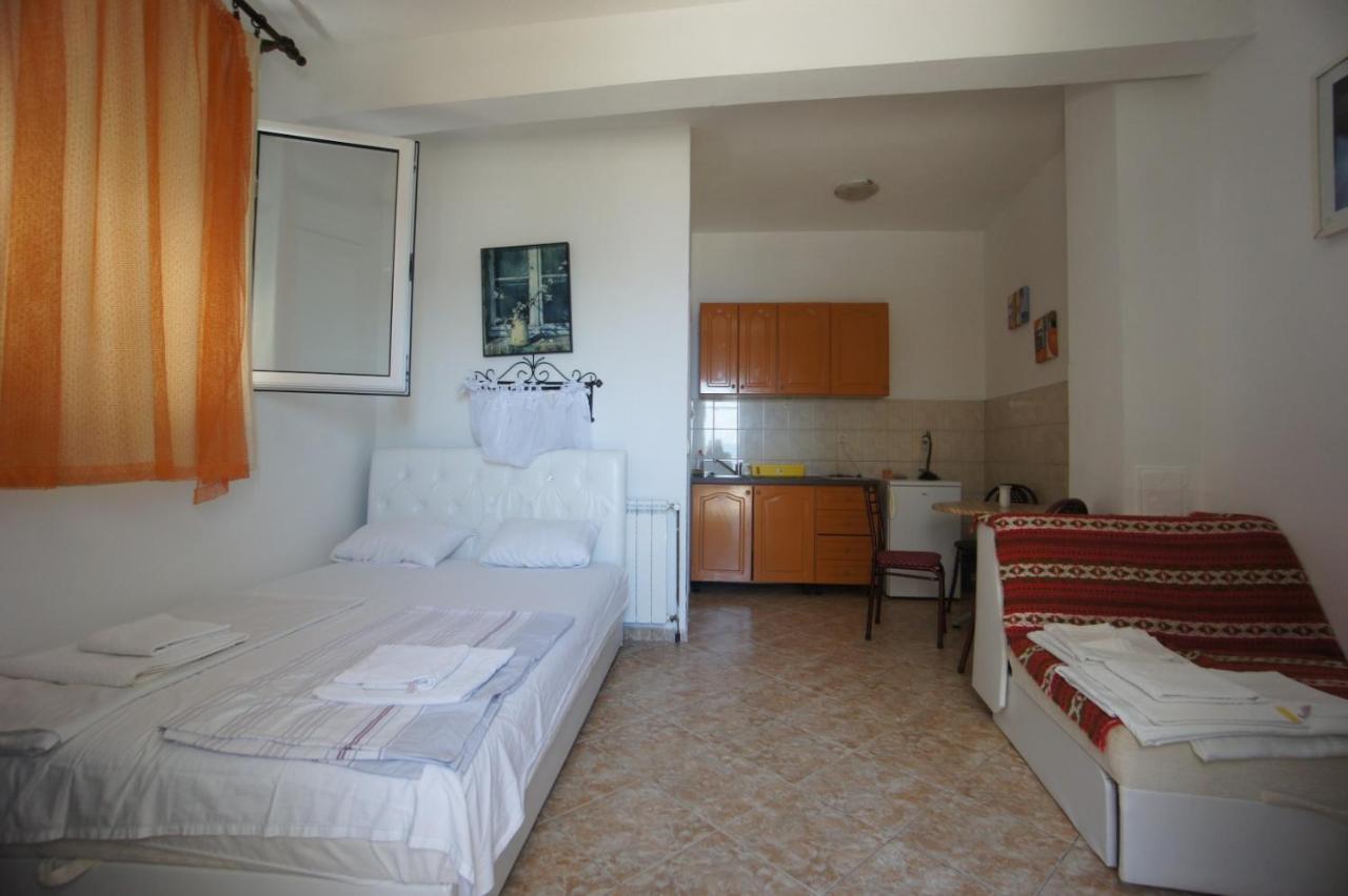 Vila Vito Apartment Добра вода Екстериор снимка